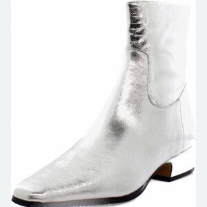 NWOB $149 Steve Madden Dusty Silver Low-heel Ankle Leather Boot size 8.5